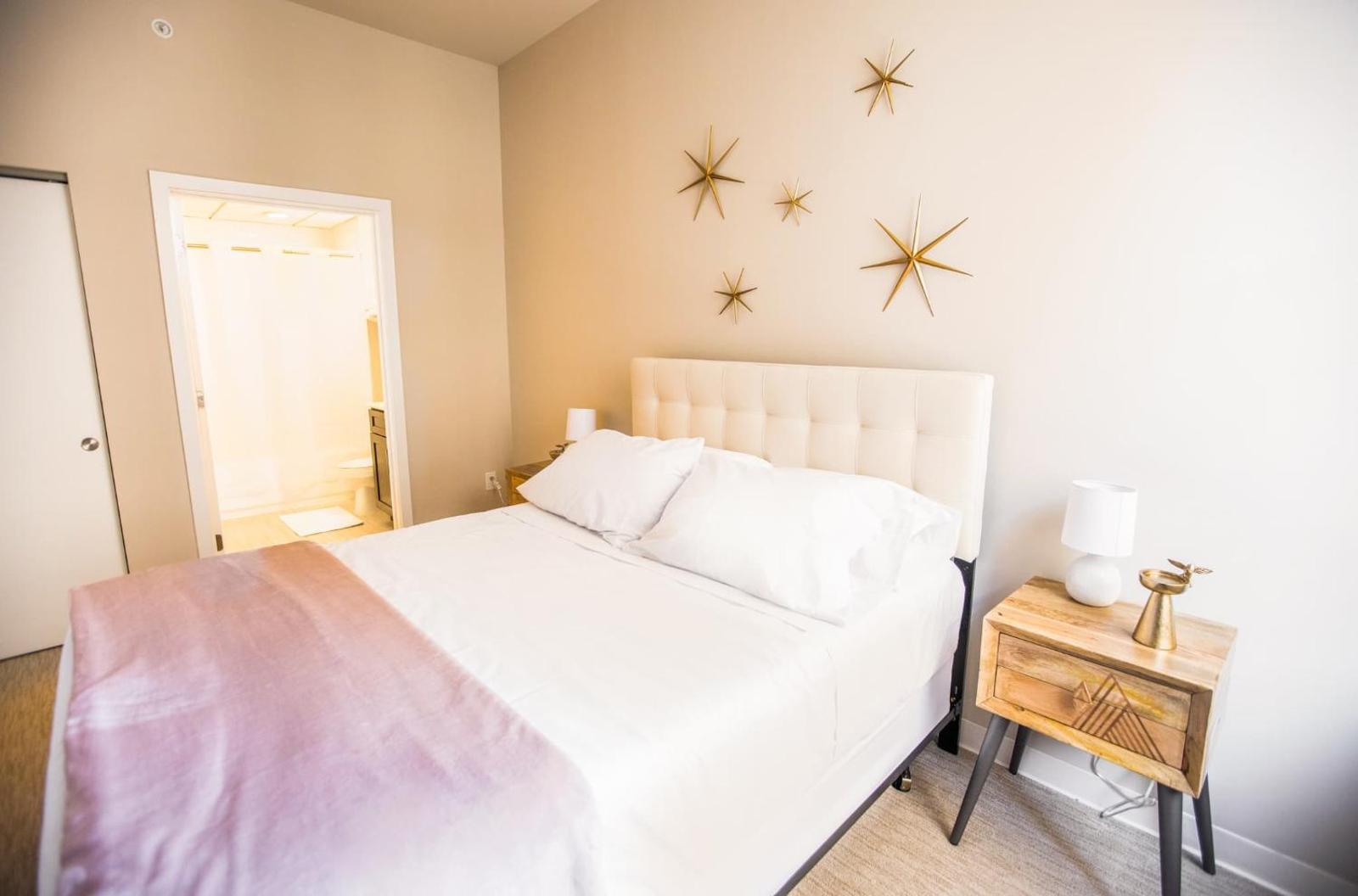 2BR/2BA Brand New Distinguished Luxury Suite w/ Gym by ENVITAE Main image 2